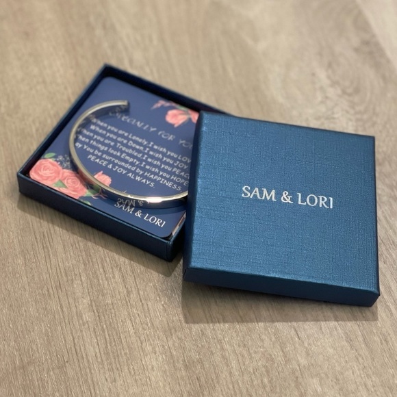 SAM & LORI Initial Cuff Bracelet - Picture 6 of 9